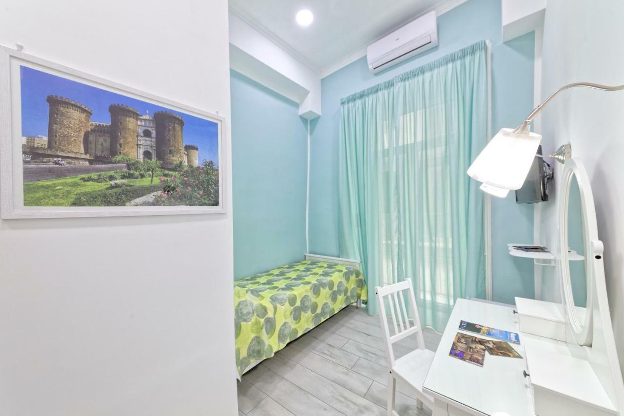 B&B Rest A Napoli Bagian luar foto